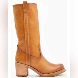 Chic Tan Heeled Leather Boots